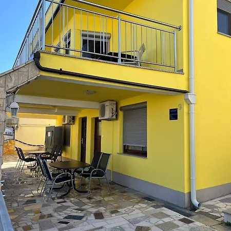 Apartment Carera